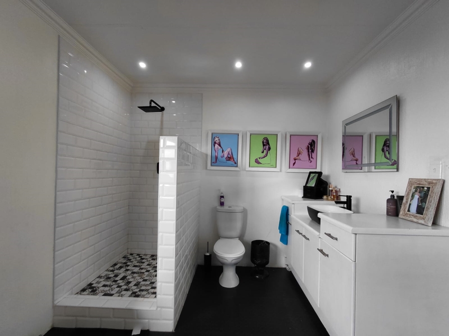 2 Bedroom Property for Sale in Wavecrest Eastern Cape